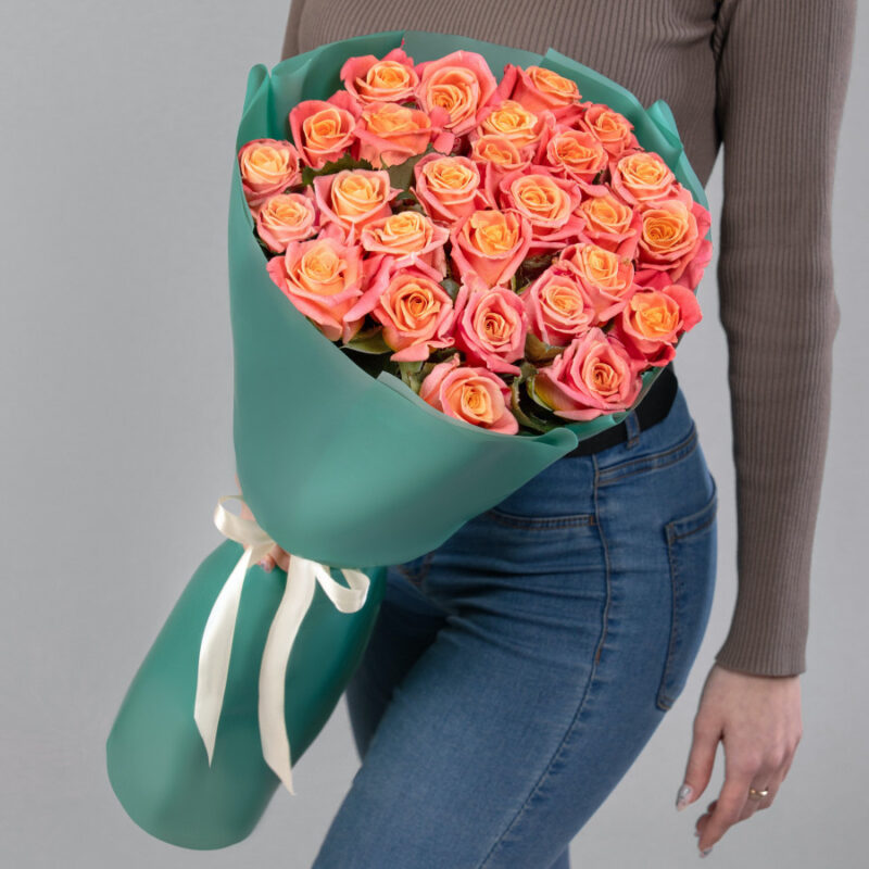 25 Коралловых Роз (70 см.)