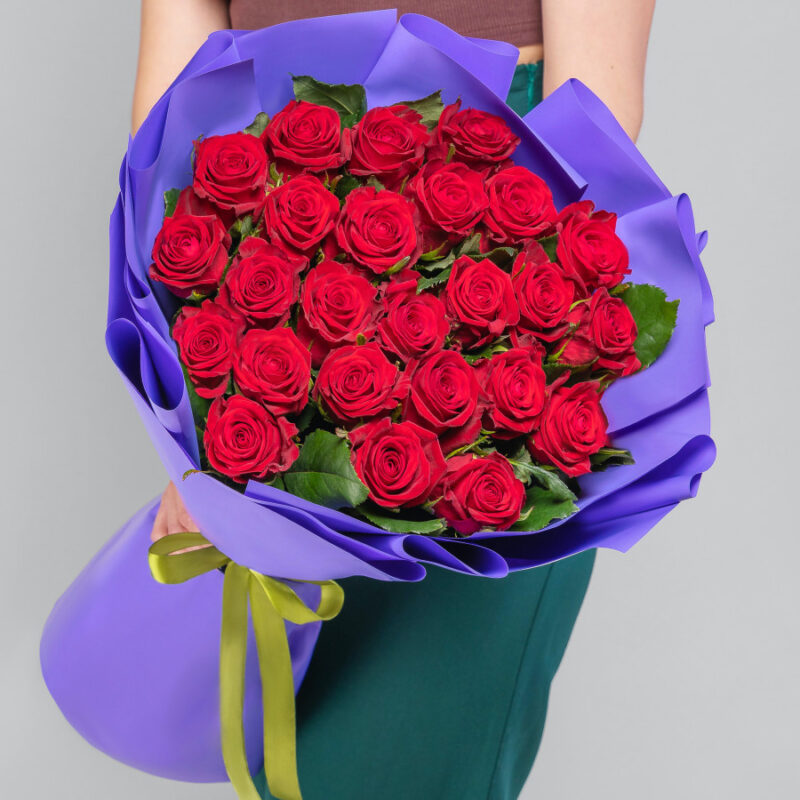 25 Роза Кон Аморе (70 см.)